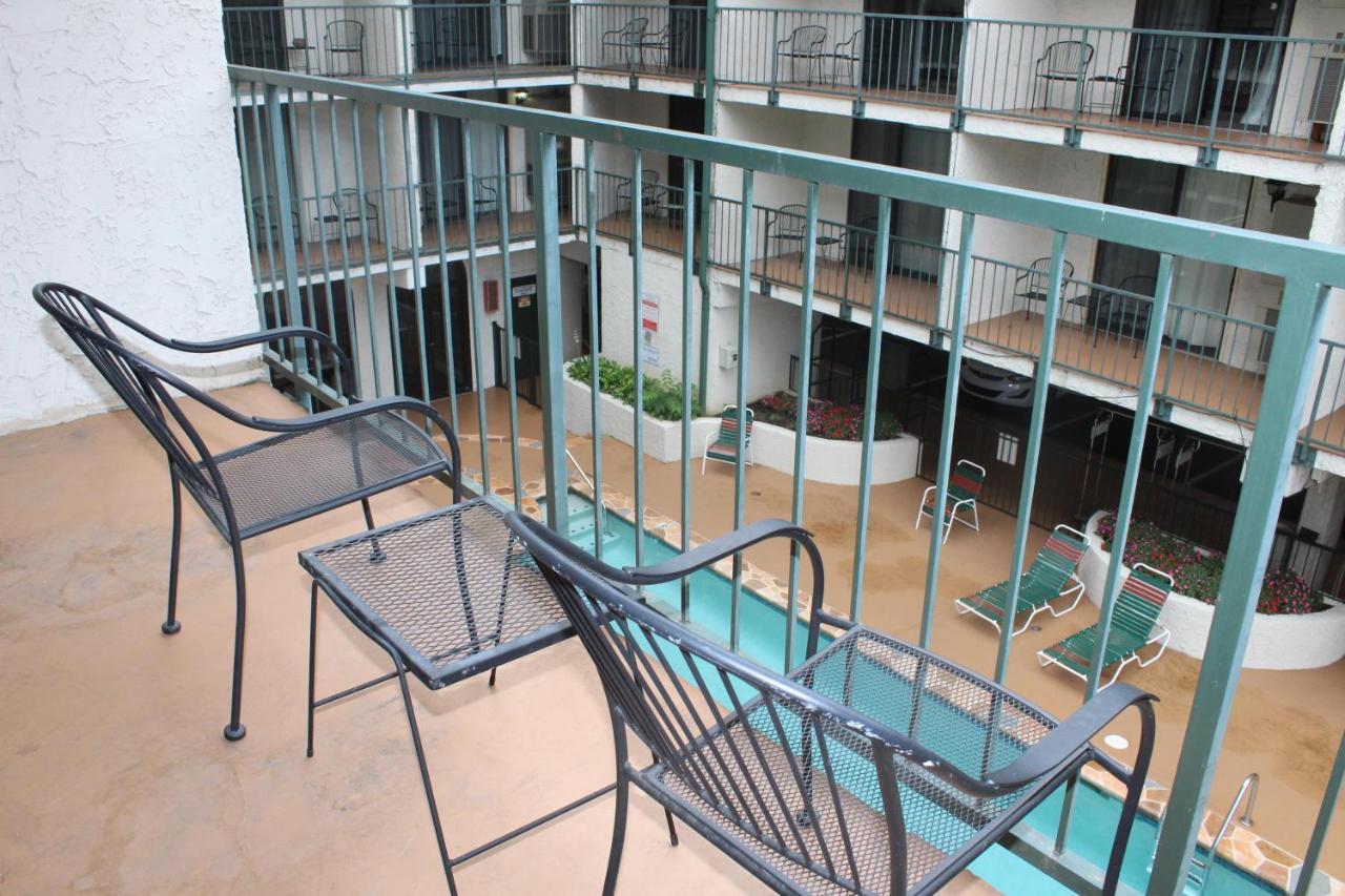 Oak Square 201 Apartment แกตลิงเบิร์ก ภายนอก รูปภาพ