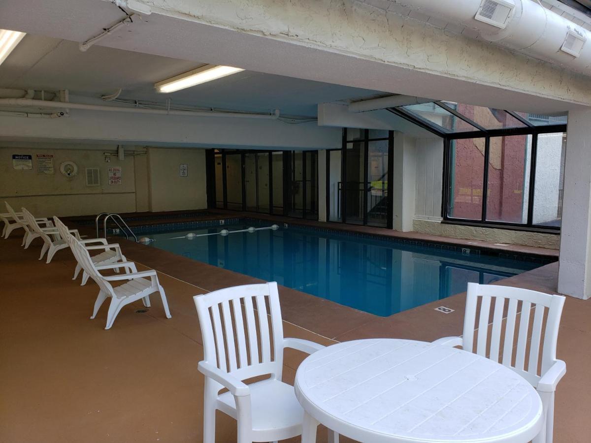Oak Square 201 Apartment แกตลิงเบิร์ก ภายนอก รูปภาพ